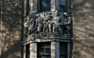 Figuren Fassade Rustaveli