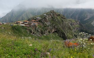 Bergdorf Zdo, Darial Schlucht